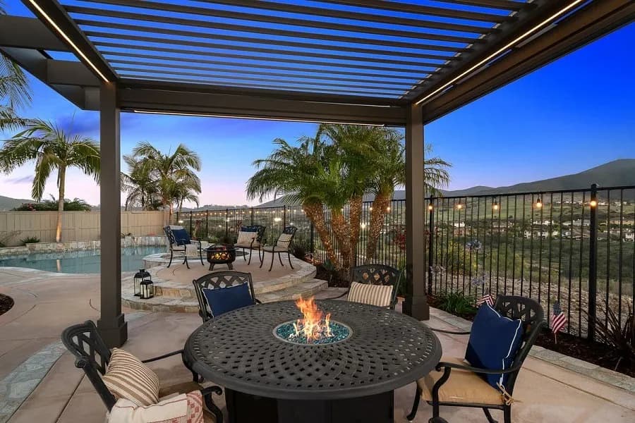 Fire Pit Lounge