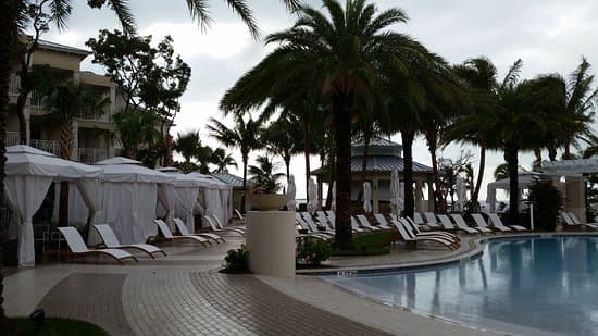 Lounges & Cabanas