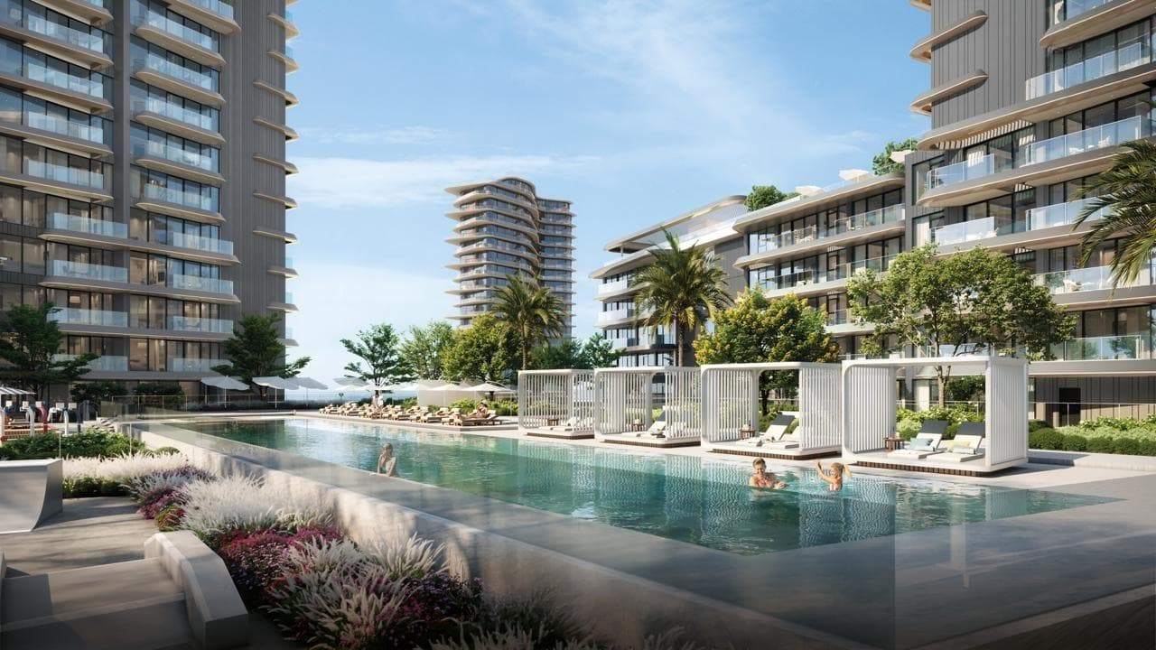 40 M. Infinity Edge Lap Pool
